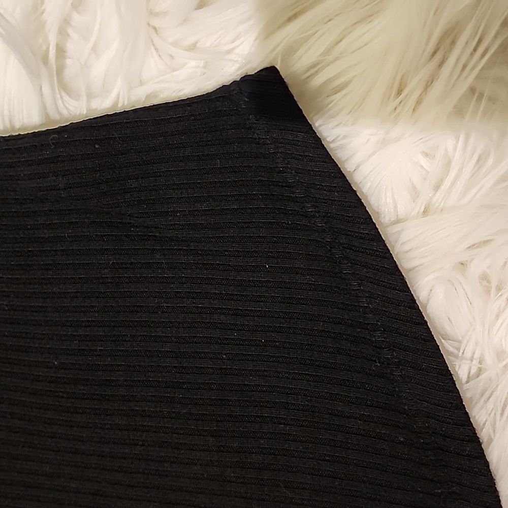 Monrow Ribbed Tank - Picture 3 of 4